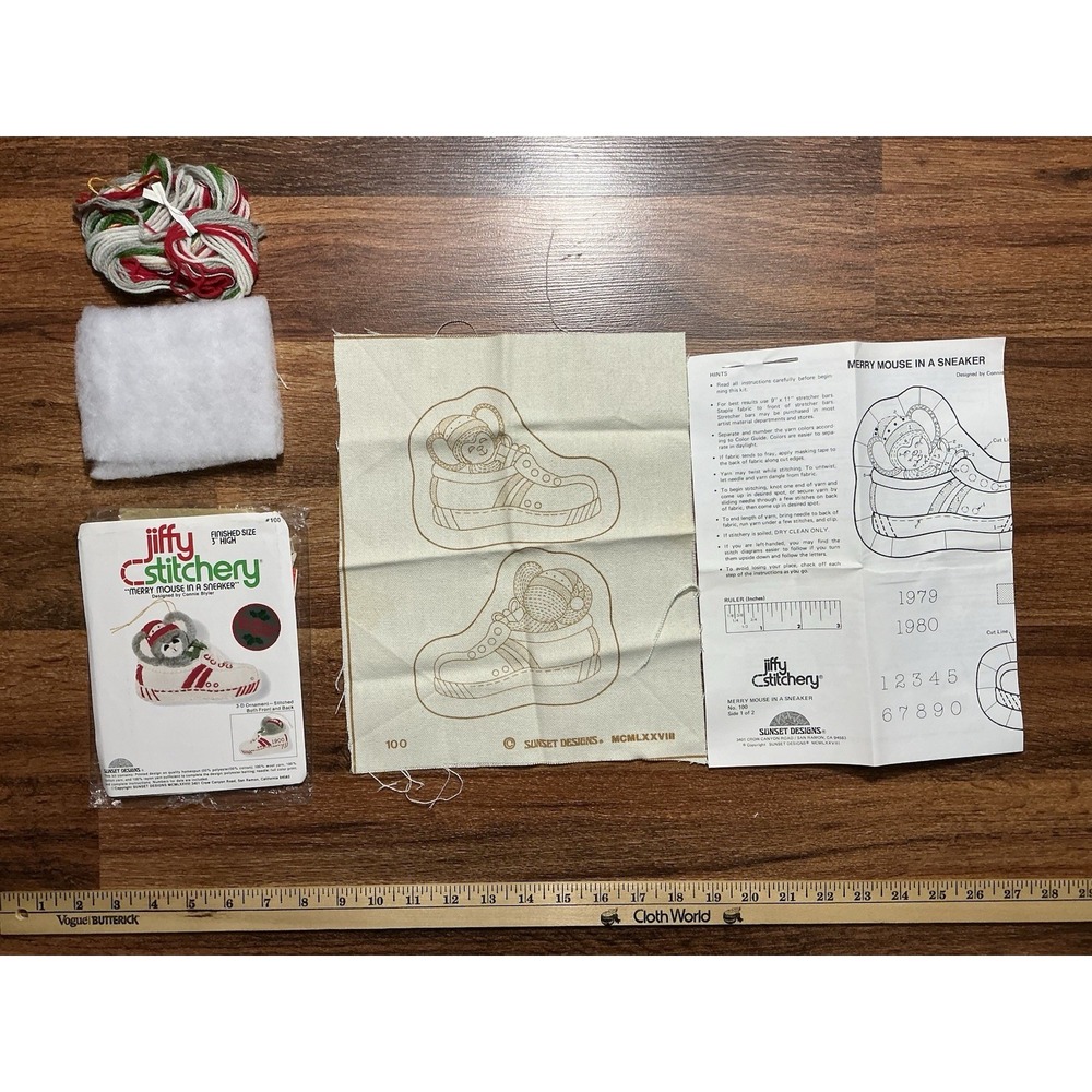 1978 Jiffy Stitchery MERRY MOUSE IN A SNEAKER #100 3D Christmas Ornament *Opened